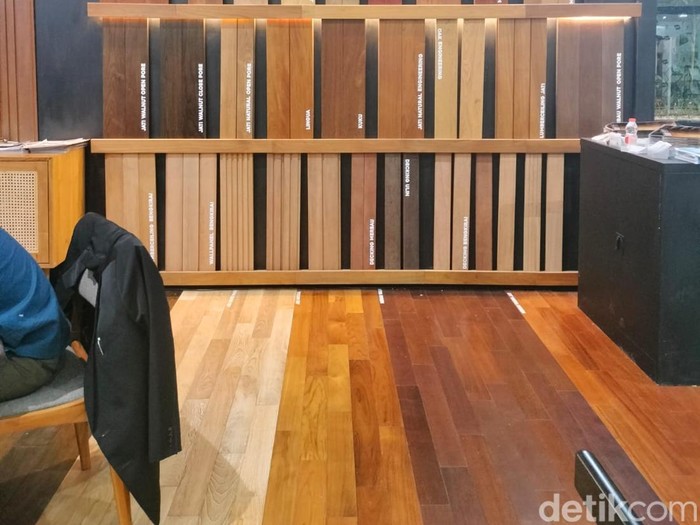 Beberapa contoh lantai kayu dan wall panel yang dipamerkan di acara pameran ke-10 Keramika Indonesia bersama Mega Build Indonesia edisi ke-21.