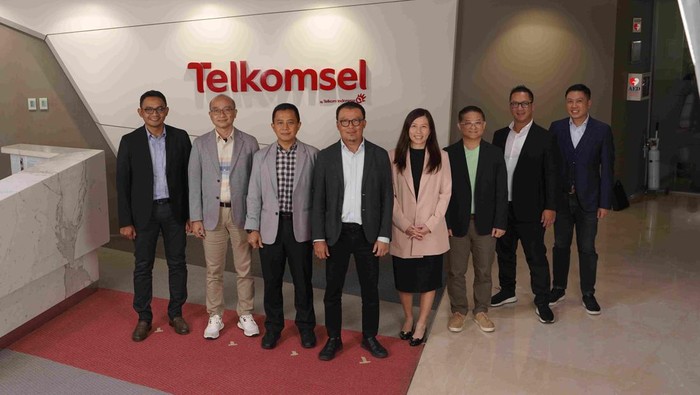 Susunan Direksi Telkomsel yang berdasarkan RUPST yang digelar oleh Telkom dan Singtel selaku pemegang saham.