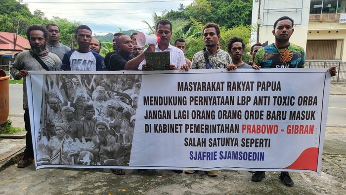 Foto kelompok masyarakat di Papua tolak Sjafrie Sjamsoeddin jadi Menteri Prabowo (dok.istimewa)