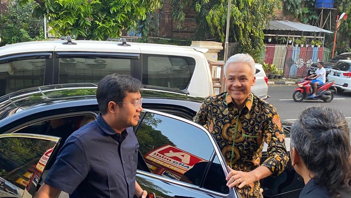 Ganjar Pranowo (kemeja batik)-(Wildan/detikcom)