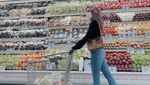 Gaya Modis Melody Prima Saat Ngopi dan Makan Pizza