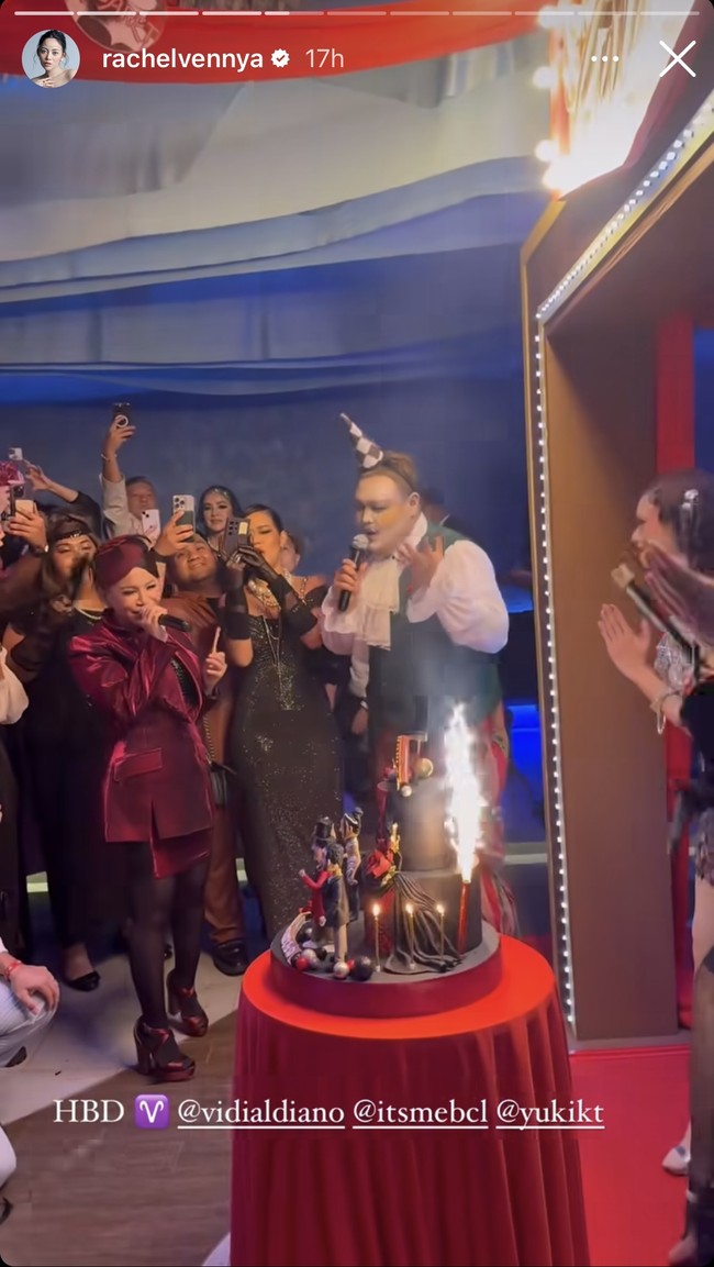 Rossa juga terlihat hadir dan ikut menyanyikan lagu Selamat Ulang Tahun untu BCL dan ketiga rekannya. Terlihat acara tersebut berlangsung dengan begitu meriah. Foto: Instagram