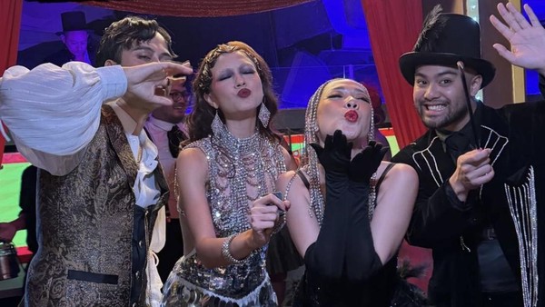 Foto Geng Aries BCL Rayakan Ultah Bertema Kabaret, Meriah Dengan Pesta Kostum