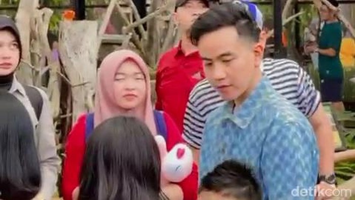 Gibran Rakabuming Raka Liburan Bareng Keluarga ke Lembang