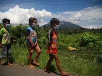 Gunung Ibu di Halmahera Barat Erupsi, 16 Desa Terdampak Hujan Abu