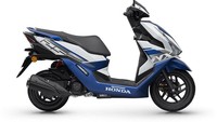 Namun, Honda NX125RX terlihat unik di bagian tengah hingga ke belakang. Sebab, kendaraan tersebut punya desain bantet dengan ukuran roda yang terlalu kecil. Desain itu mengingatkan kita pada motor-motor besutan India. Foto: Doc. Wuyang Honda.