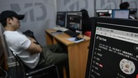 Penjualan melalui live streaming kian marak sejak pandemi Covid-19, ketika masyarakat tak bisa keluar rumah.
