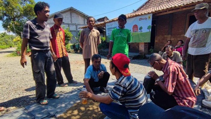 Kolaborasi Tingkatkan Perekonomian dengan Berdayakan Masyarakat PT Kalbe Farma Tbk (Kalbe) terus menunjukkan komitmennya dalam meningkatkan kualitas hidup Masyarakat. Salah satu kegiatan yang dilakukan adalah melalui program pemberdayaan Masyarakat di Desa Boto, Baturetno, Wonogiri, Jawa Tengah.