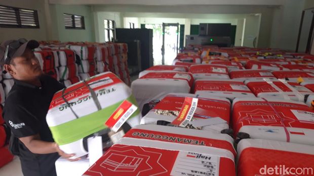 Koper milik calon haji mulai tiba di Asrama Haji Donohudan Solo, Jumat (10/5/2024).