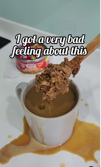 Kopi campur tuna dan bawang bombay
