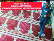 Maling Pura-pura Salat Embat Tas Ojol di Kota Malang Terekam CCTV