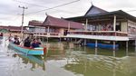 Momen Pj Gubernur Sulsel Tinjau Banjir di Wajo