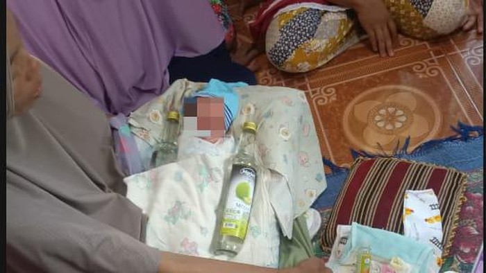 Penemuan bayi di teras rumah warga di OKI.