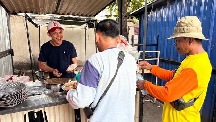 Pengunjung rumah makan gratis milik Wilian