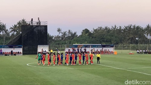Pertandingan Thailand versus China dalam ajang Piala Asia U-17 di Bali United Training Center, Jumat (10/5/2024). (Siti Mu’amalah/detikBali)