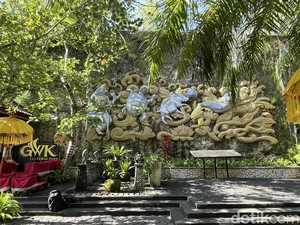 Keajaiban Plaza Kura-Kura, Punya Kolam yang Konon Bisa Kabulkan Permintaan