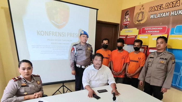 Polisi saat paparan kasus pembunuhan di Pasar Induk Medan (Dok. Polsek Tuntungan)