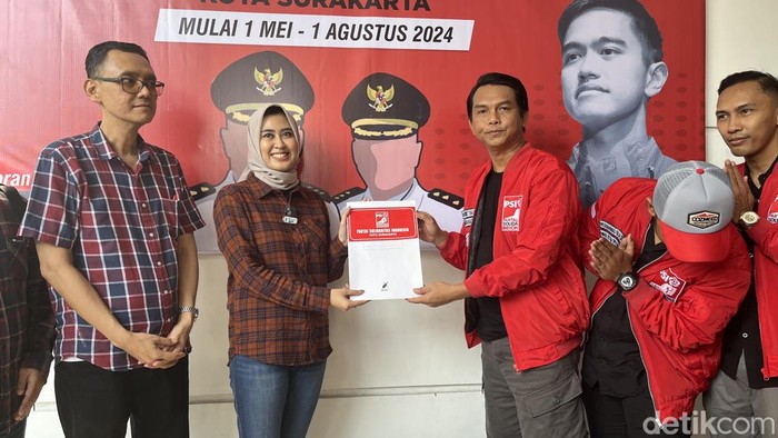 Rektor Unsa Astrid Widayani mendaftar bakal calon wali kota Solo lewat PSI, Jumat (10/5/2024)