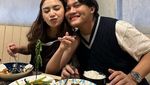Romantis! Ini Momen Rizky Febian dan Mahalini saat Kulineran