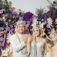 Setelah berpacaran cukup lama Rizky Febian dan Mahalini akhirnya meresmikan hubungan mereka sebagai pasangan suami-istri. Pernikahan keduanya digelar mewah. Sebelumnya Mahalini dan Rizky juga telah lebih dulu menjalani serangkaian prosesi adat jelang pernikahan. Foto: Instagram/youtube