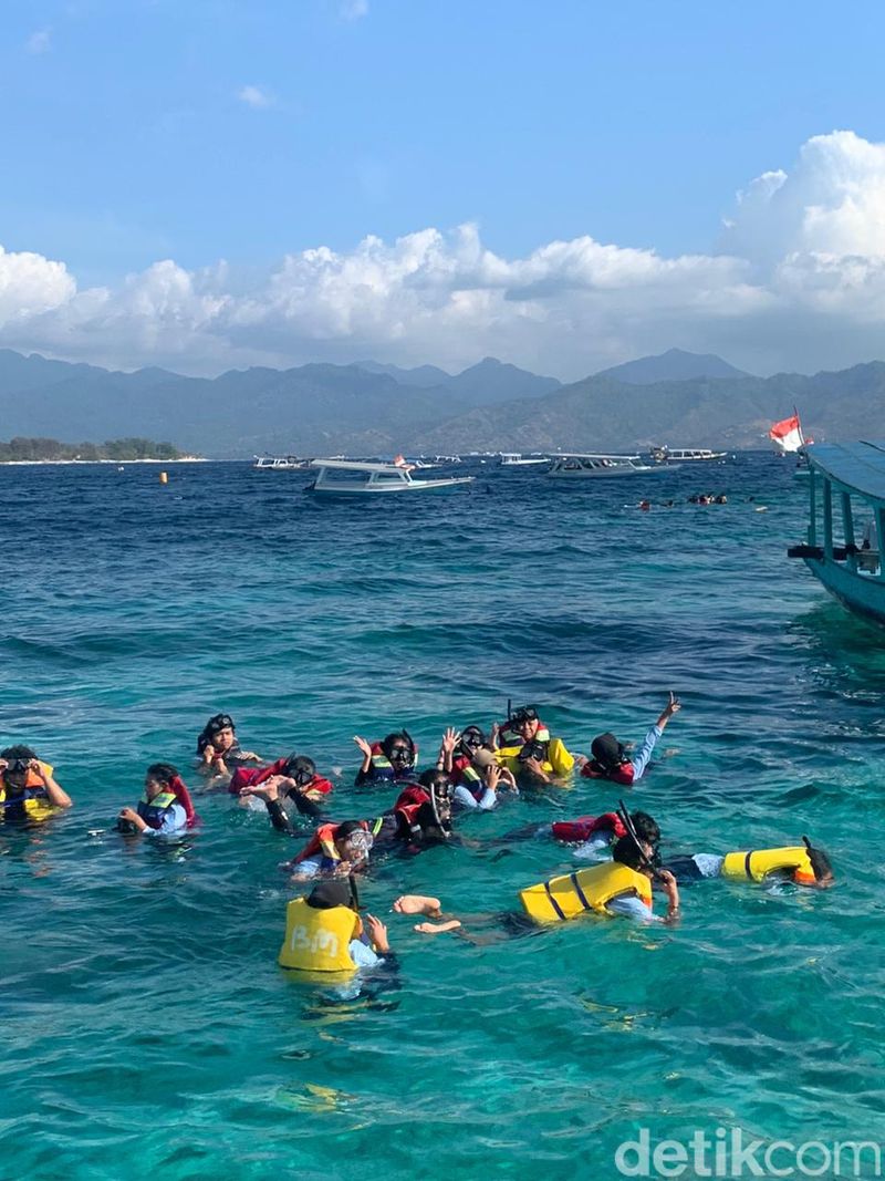 Suasana Snorkeling di Gili Trawangan, Lombok Utara, NTB. (Husna Putri Maharani/detikBali)