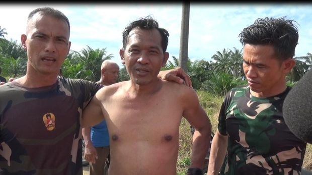 Sugeng Haryanto (47) petani terseret arus diselamatkan Babinsa Kodim 0404/Muara Enim.