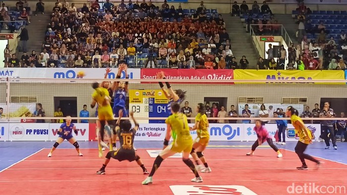 Tim voli putri Gresik Petrokimia Pupuk Indonesia vs Jakarta Livin Mandiri di GOR PSCC Palembang Tim voli putri Gresik Petrokimia Pupuk Indonesia vs Jakarta Livin Mandiri di GOR PSCC Palembang