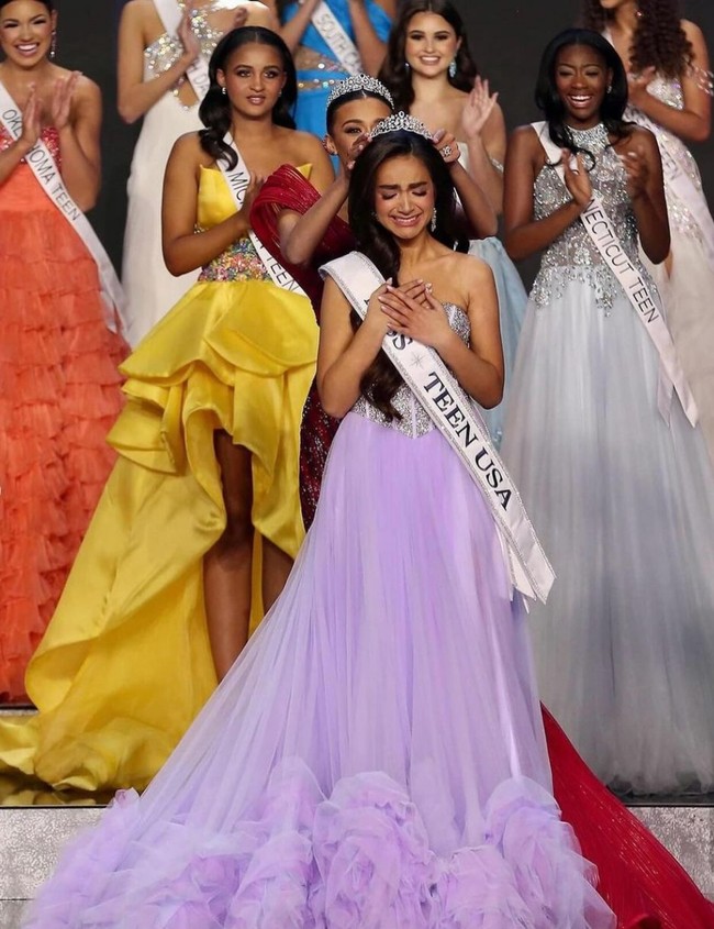 Pada Rabu (8/5/2024), UmaSofia Srivastava mengumumkan pengunduran diri sebagai Miss Teen USA 2023.  Foto: Instagram/@umasofias