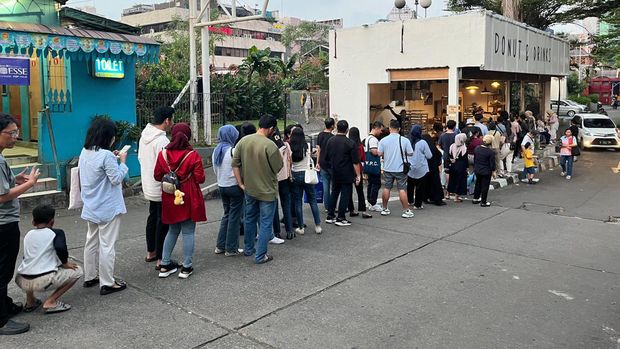 Cerita Rike Warga Bekasi Antre 3 Jam Untuk Beli Donat Viral Di Blok M