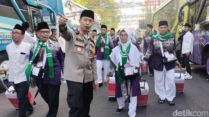 259 anggota polres bojonegoro diterjunkan dalam pengamanan hingga prosesi pemberangkatan