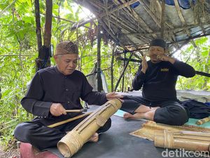 Asa Abah Mudrikah Lestarikan Kesenian Sunda di Situ Gunung Sukabumi