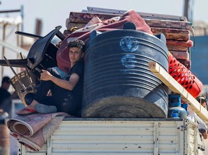 Israel Terus Menyerang, 300 Ribu Orang Melarikan Diri dari Rafah