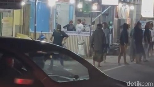 Aksi warga serang warga di Lombok Barat, NTB.