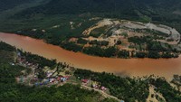 Banjir ini disebabkan oleh luapan Sungai Lalindu dan Sungai Lasolo yang terjadi sejak Jumat (3/4/2024) usai wilayah tersebut diguyur hujan lebat dengan intensitas tinggi.