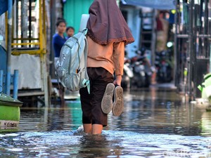 Banjir Rob Ancam Pesisir Jatim hingga 27 Juli 2025