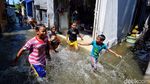 Banjir Rob Menggenangi Pesisir Surabaya