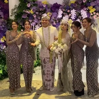 Masing-masing bridesmaid merupakan sahabat yang berperan penting dalam perjalanan hidup, cinta dan karier Mahalini. Ziva diketahui yang memperkenalkan Rizky Febian kepada Mahalini, Tiara dan Keisya sama-sama berjuang di kompetisi Indonesian Idol, sementara Aaliyah adalah teman karibnya sejak lama. Foto: Dok. The Bridestory, Axioo, Instagram