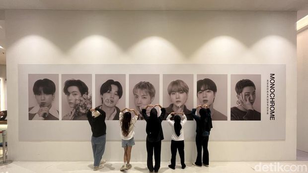 BTS POP-UP MONOCHROME IN JAKARTA