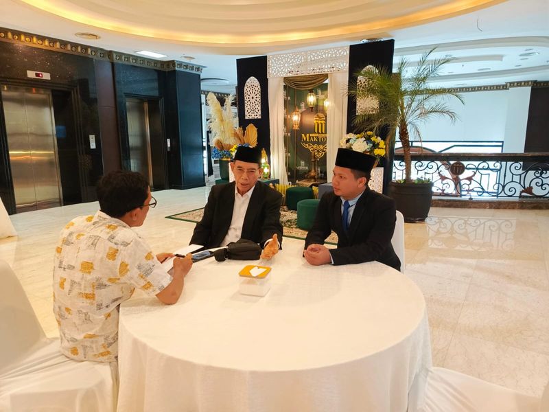 Burhan Ali bersama muthowif senior Prof H. Ahmad Thib Raya