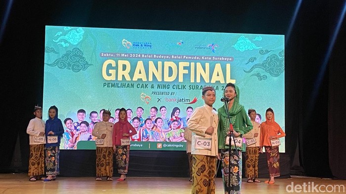 Cak Rafon dan Ning Raisa menjelaskan potensi budaya dan wisata Kota Surabaya di Grand Final Cak dan Ning Cilik..