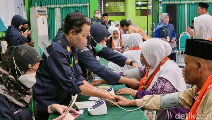calon jemaah haji di asrama haji