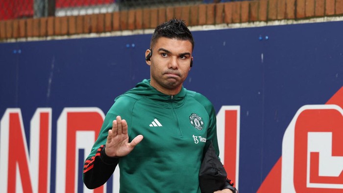 Soccer Football - Premier League - Crystal Palace v Manchester United - Selhurst Park, London, Britain - May 6, 2024 Manchester Uniteds Casemiro arrives at the stadium before the match Action Images via Reuters/Isabel Infantes EDITORIAL USE ONLY. NO USE WITH UNAUTHORIZED AUDIO, VIDEO, DATA, FIXTURE LISTS, CLUB/LEAGUE LOGOS OR LIVE SERVICES. ONLINE IN-MATCH USE LIMITED TO 120 IMAGES, NO VIDEO EMULATION. NO USE IN BETTING, GAMES OR SINGLE CLUB/LEAGUE/PLAYER PUBLICATIONS. PLEASE CONTACT YOUR ACCOUNT REPRESENTATIVE FOR FURTHER DETAILS..
