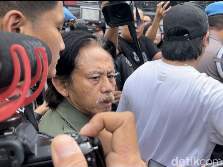 5 Potret Tampang Serius Epy Kusnandar Usai Pemeriksaan