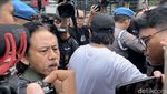 5 Potret Tampang Serius Epy Kusnandar Usai Pemeriksaan