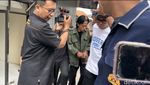 5 Potret Tampang Serius Epy Kusnandar Usai Pemeriksaan