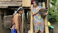 Padahal Epy Kusnandar dikenal sebagai pria yang dekat dengan keluarga. Kehidupan pernikahannya dengan Karina Ranau juga hangat dan sederhana. Foto: Instagram/karinaranau9