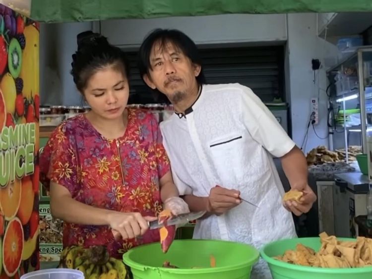 Epy Kusnandar dan Karina Ranau Kompak Jualan Nasi hingga Panen Durian