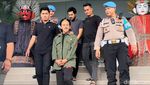 5 Potret Tampang Serius Epy Kusnandar Usai Pemeriksaan