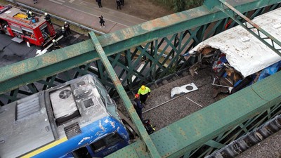 Foto Udara Tabrakan Kereta Api di Argentina