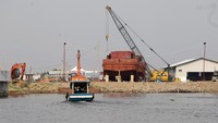 Kementerian Pekerjaan Umum dan Perumahan Rakyat (PUPR) telah merencanakan akan membangun tanggul pantai dan muara sungai sepanjang 1,6 kilometer (km) pada 2024. Adapun hingga 2023, telah terbangun tanggul pantai dan muara sungai sepanjang 8,2 km di kawasan tersebut.